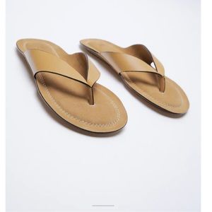 ZARA - LOW HEEL FLEXIBLE LEATHER SANDALS